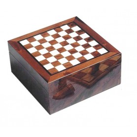 Humidor con tablero de ajedrez con incrustaciones